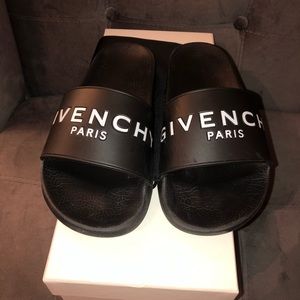 Givenchy logo slides